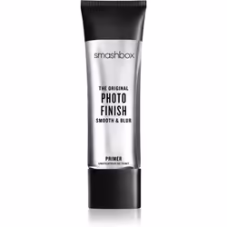 Pour avoir un visage parfait sur les photos et en vrai, utilisez la base lissante sous fond de teint Smashbox Photo Finish Fo ...
