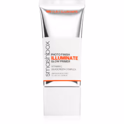 La base Smashbox Photo Finish Illuminate Glow Primer lisse parfaitement la peau, la prépare à l’application du fond de teint  ...