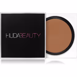 Découvrez le secret des maquilleurs professionnels pour un contouring impeccable.