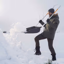 Fiskars SnowXpert Snow scoop Acier Noir - Vue supplémentaire 4