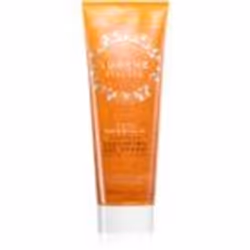 Grâce à son action en profondeur et à son effet exfoliant, le gommage nettoyant Lumene VALO Nordic-C aide à prévenir la forma ...