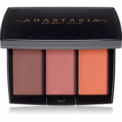 La palette de blush de très haute gamme Anastasia Beverly Hills Blush Trio vous offre différentes teintes que vous appréciere ...