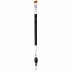 Remplissez les zones clairsemées de vos sourcils et définissez leur forme. Le pinceau sourcils biseauté avec brosse Anastasia ...