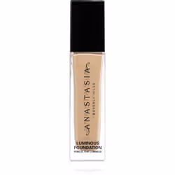 Un maquillage qui se fond parfaitement avec la peau et laisse le visage frais et illuminé.