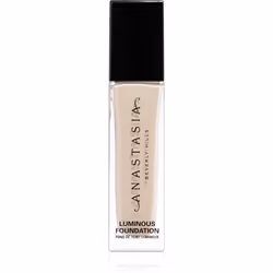 Un maquillage qui se fond parfaitement avec la peau et laisse le visage frais et illuminé.