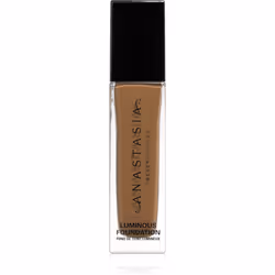 Un maquillage qui se fond parfaitement avec la peau et laisse le visage frais et illuminé.