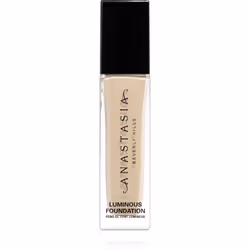 Un maquillage qui se fond parfaitement avec la peau et laisse le visage frais et illuminé.
