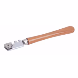 6 molettes de coupe au carbure Epaisseur maximum de coupe : 6.0mm Poignée en bois.