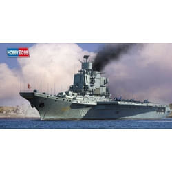 Maquette de porte-avions soviétique Baku de la série 1/700 de Sengkang