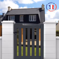 Description générale Le portillon aluminium ajouré est parfait pour les amateurs de lumière et d'espaces ouverts. Il offre un ...
