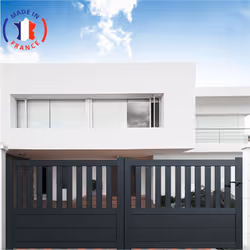 Caractéristiques du portail aluminium coulissant semi-ajouré en kit Le portail aluminium coulissant semi-ajouré coulisse manu ...