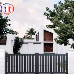 Caractéristiques du portail aluminium coulissant ajouré en kit Le portail aluminium coulissant ajouré coulisse manuellement v ...