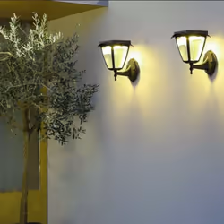 Description générale Les lanternes solaires connectées murales RGBW IP54 offrent une solution d'éclairage esthétique et prati ...