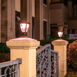 Une installation facile et rapide Installez une lanterne solaire connectée pour valoriser votre portail ou porche d'entrée. S ...