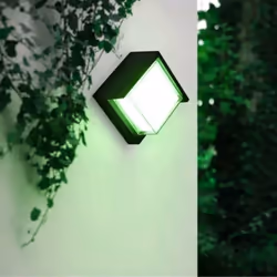 UNE INSTALLATION FACILE ET RAPIDE L'applique carrée murale se fixe en saillie. Pour le branchement, il est nécessaire de dévi ...