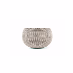 Description générale Apportez une touche contemporaine à votre espace extérieur ou intérieur avec ce cache-pot au design tric ...
