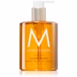 Le savon liquide Moroccanoil Body nettoie délicatement la peau de vos mains et leur apporte les nutriments et le soin dont el ...