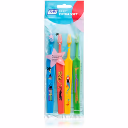 Grâce aux pointes arrondies de ses poils extra souples, la brosse à dents pour enfants TePe Kids Extra Soft garantit un netto ...