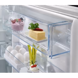 AEG OSC6N181ES réfrigérateur-congélateur Intégré 257 L E Blanc