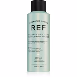 Dites adieu aux cheveux ternes une bonne fois pour toutes. Le spray volumisant REF Weightless Volume Refreshing Mousse apport ...