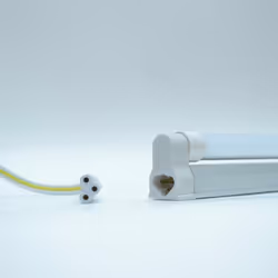 Éclairez vos espaces avec efficacité grâce au tube néon LED 150cm T5 24W. Performant, économe en énergie et facile à installe ...