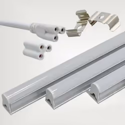 Idéal pour remplacer vos anciens néons, le tube LED 90cm T5 de 14W garantit un éclairage efficace et durable pour vos espaces ...
