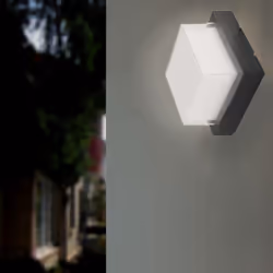 Passez à un éclairage LED design et innovant avec ce Cube LED ou l'Applique Murale Noire Cube LED IP65. Luminaire performant  ...