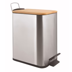 Poubelle à pédale de la marque Spirella. Avec sa forme rectangulaire et sa couleur tendance, la poubelle à pédale moderne de  ...