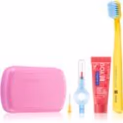 Rien n’est plus beau que des dents blanches et saines. Le coffret cosmétique Curaprox Travel Set vous offre les soins nécessa ...