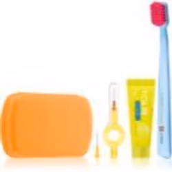 Rien n’est plus beau que des dents blanches et saines. Le coffret cosmétique Curaprox Travel Set vous offre les soins nécessa ...