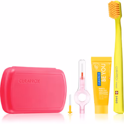 Rien n’est plus beau que des dents blanches et saines. Le coffret cosmétique Curaprox Travel Set vous offre les soins nécessa ...