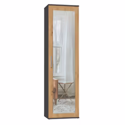 Une grande armoire avec un miroir pour le hall d’entrée. Une proposition idéale pour les personnes qui apprécient d'avoir de ...