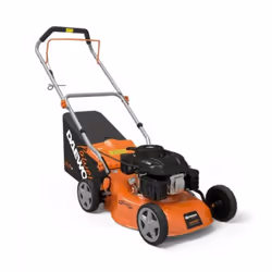 Cette tondeuse poussée de 131cc est conseillée pour une surface de 600m². Sa légèreté en fait une machine très maniable malgr ...