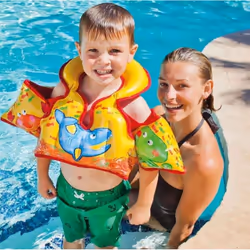 Bouée de natation gonflable de marque INTEX. 2 en 1 : est constitué d'une bouée et de brassards Permet une plus grande amplit ...