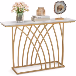 À propos de cet article 【Design géométrique moderne :】Un plateau en faux marbre avec un cadre géométrique en métal doré prése ...