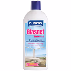 DESCRIPTION COMMERCIALE Crème nettoyante pour vitres et baies vitrées. Protection longue durée contre la pluie et la buée. Ef ...