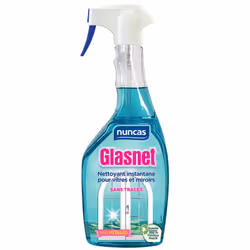 Nettoyant spécifique pour nettoyer les vitres, miroirs, faïences et surfaces émaillées. Sa formule allie à la capacité dégrai ...