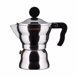 La cafetière moka de Alessi a une forme arrondie qui exprime sa relation avecla moka traditionnelle, véritable hommage au rit ...