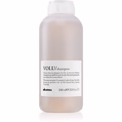 Le shampooing Davines Essential Haircare VOLU Shampoo nettoie efficacement le cuir chevelu, il lave parfaitement les cheveux ...