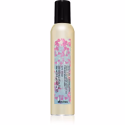 Le soin sans rinçage Davines More Inside Curl Moisturizing Mousse apportera immédiatement à vos cheveux une bonne dose d’hydr ...
