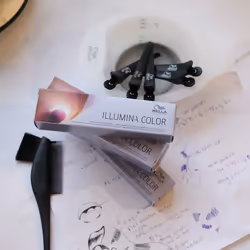 Wella Illumina Color 10/05 Blond très très Clair Naturel Acajou 60ml - Vue supplémentaire 3