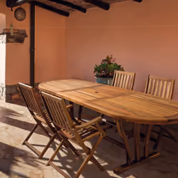 Investissez pour cette table de jardin ovale extensible en acacia huilé INES , elle sera particulièrement utile pour les réun ...