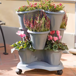Description générale Optez pour cet ensemble de 3 pots de plantes en forme de trèfle, idéal pour embellir votre jardin. Fabri ...