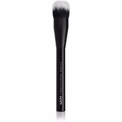 Le pinceau NYX Professional Makeup Pro Brush assure un maquillage parfait des joues.