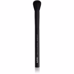 Le pinceau NYX Professional Makeup Pro Brush assure un maquillage parfait des joues.