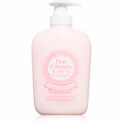Le savon liquide Perlier Orange Blossoms nettoie délicatement la peau de vos mains et leur apporte les nutriments et le soin  ...