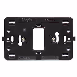 Support 1 place (module) Bticino Magic. Peut être fixé avec des agrafes ou des vis, prévoit le montage sur la boîte encastrée ...