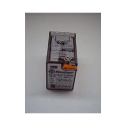 FID553480120040 : Relais industriel embrochable 4 inverseurs 7a 12Vac bouton test + indicateur mecanique FINDER 553480120040