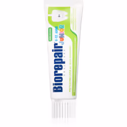 Le dentifrice Biorepair Junior 6-12 Years nettoie parfaitement les dents de l’enfant, les maintenant blanches et saines.
