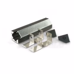 Profilé d'angle en aluminium peint en noir avec couvercle plat prismatique transparent - 2m - Accessoires inclus. Caractérist ...